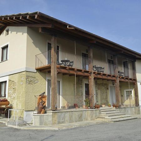 Agriturismo Ai Pruesot Bagnolo Piemonte Exteriör bild