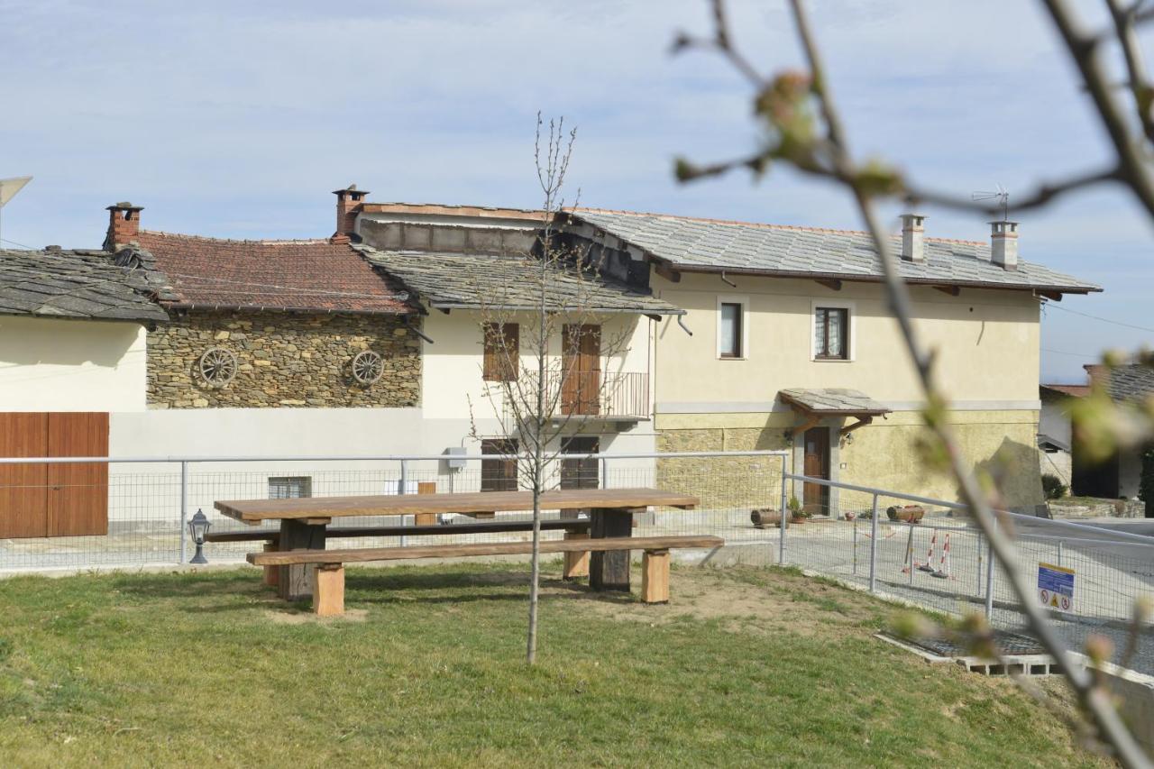 Agriturismo Ai Pruesot Bagnolo Piemonte Exteriör bild